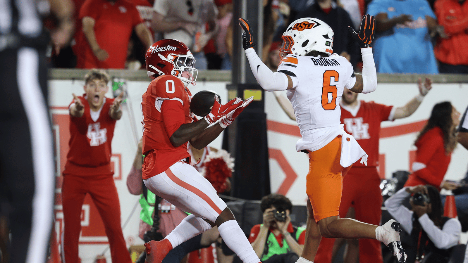 Oct 17, 2026; Houston, Texas, USA; Houston Cougars wide receiver Amare Thomas (0) makes a reception for a touchdown as Oklahoma State Cowboys safety Christian Bodnar (6) defends during the third quarter at TDECU Stadium.